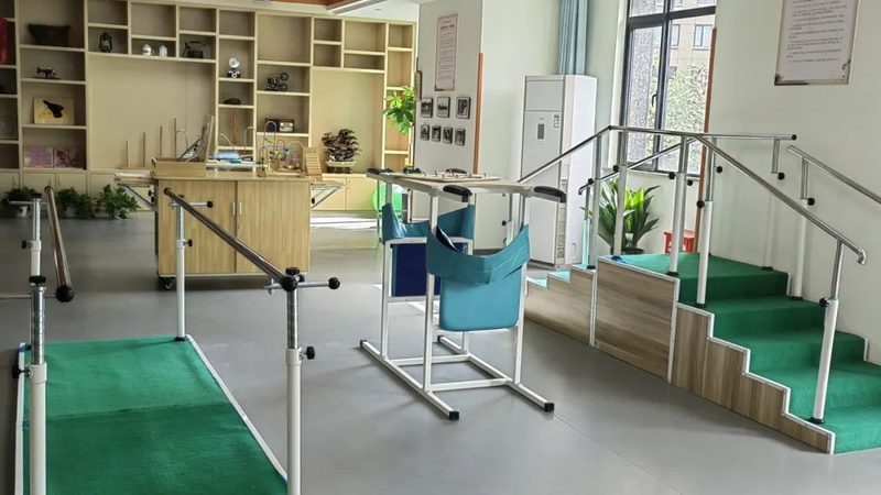 高端养老社区定制化服务：打造失能老人温馨家园**