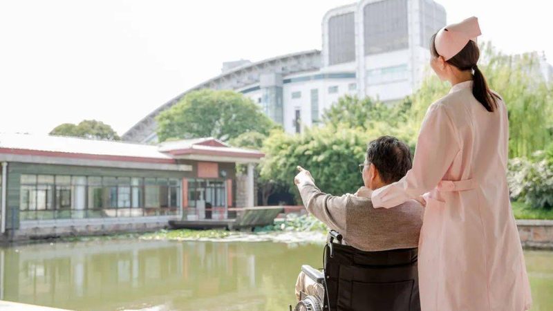 医养结合养老公寓，资质要求揭秘
